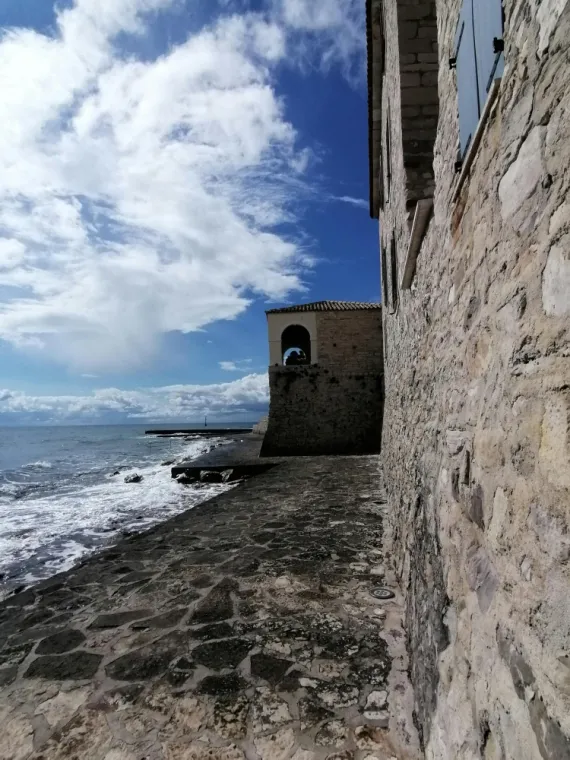 Transfert VTC entre Nice et Antibes : confort, rapidité et service premium