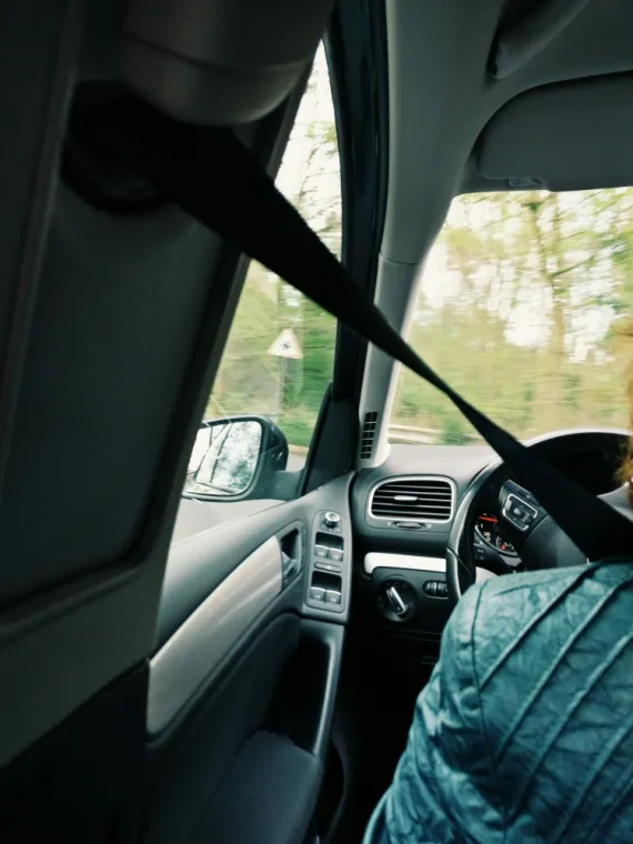 Chauffeur dans voiture